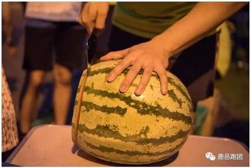 带凳子吃瓜真千金爆料了,揭秘娱乐圈背后的惊人真相