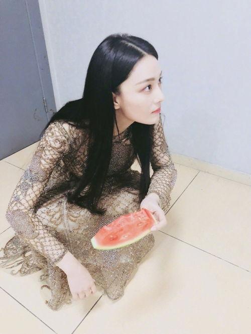 宣仪吃瓜爆料图片高清大图,高清大图揭秘娱乐圈幕后风云