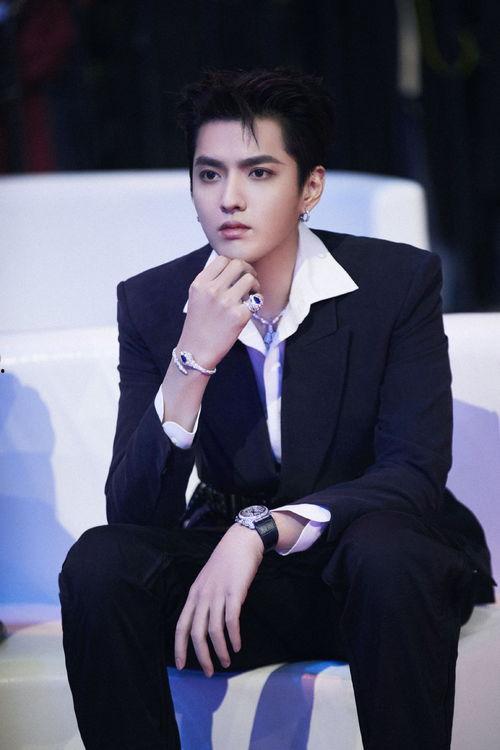 明星网红男生服饰,明星网红男生服饰风尚解析
