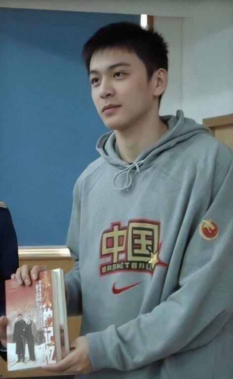 明星网红妨碍救灾,助力还是干扰？