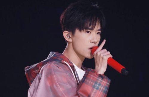 易烊千玺吃瓜爆料图片壁纸,壁纸级视觉冲击