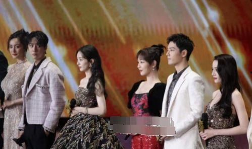 明星网红出场视频,明星网红惊艳亮相，视频瞬间引爆网络